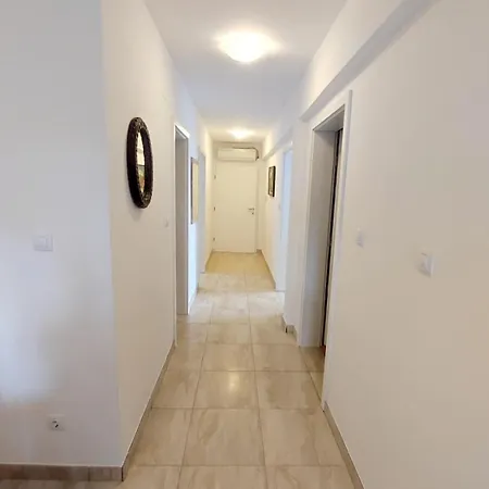 Διαμέρισμα Ella *